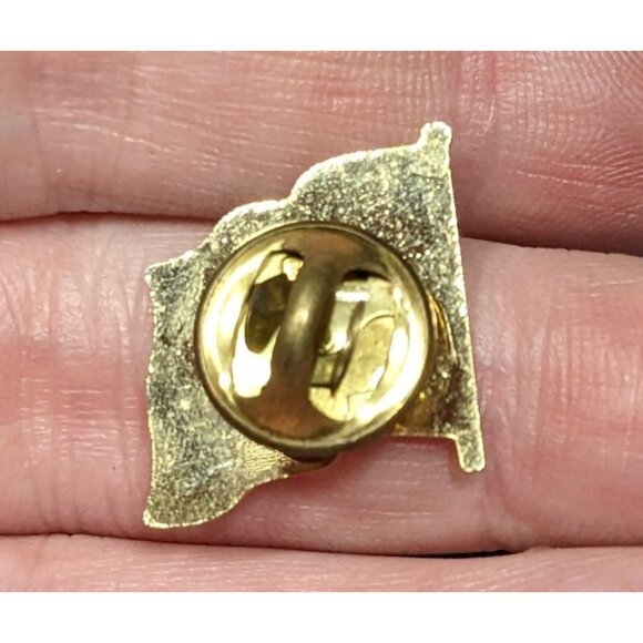 Patriotic Red White And Blue Enamel On Gold Tone Metal United States Flag Lapel - Picture 4 of 4